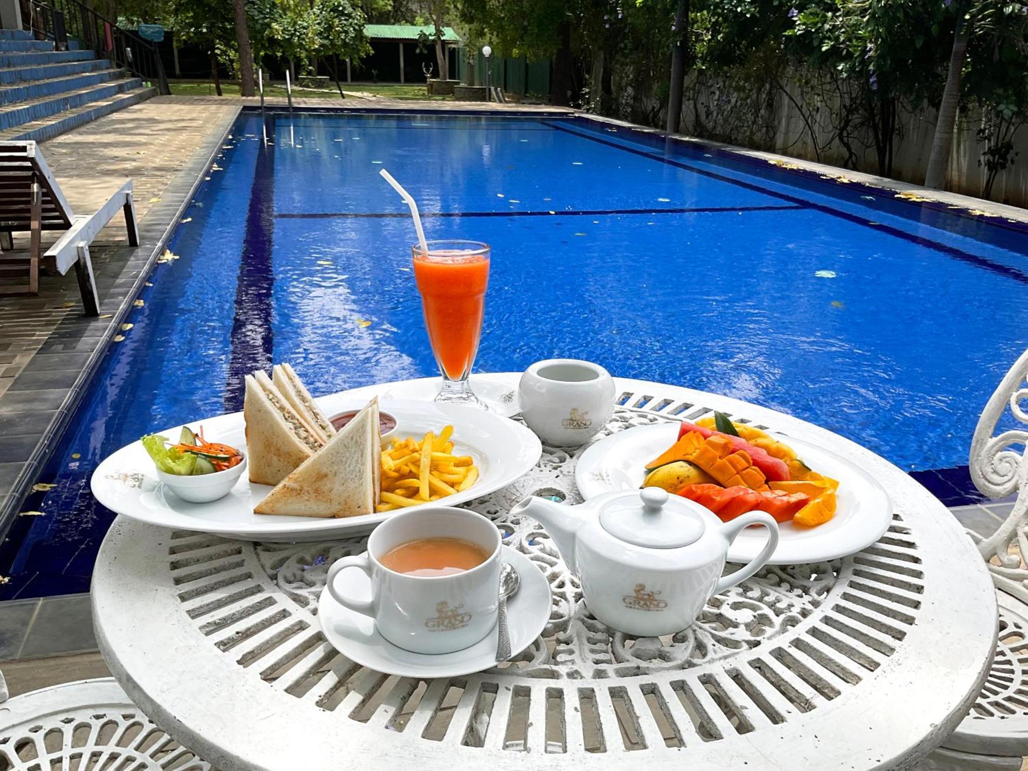 Grand Detagamuwa Hotel Kataragama Buitenkant foto