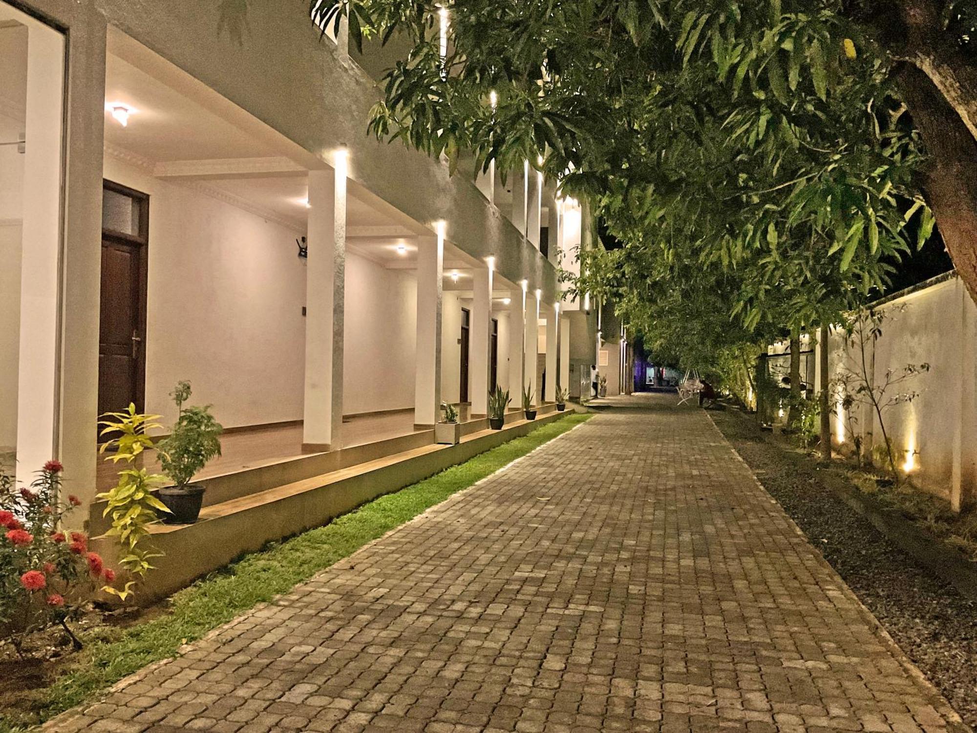 Grand Detagamuwa Hotel Kataragama Buitenkant foto