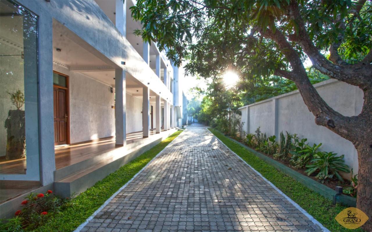 Grand Detagamuwa Hotel Kataragama Buitenkant foto